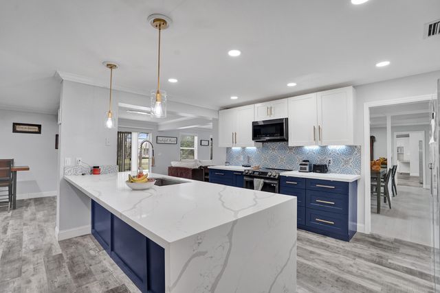1852 NW 82ND Avenue, Coral Springs, FL 33071