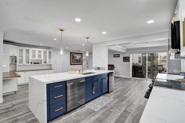1852 NW 82ND Avenue, Coral Springs, FL 33071
