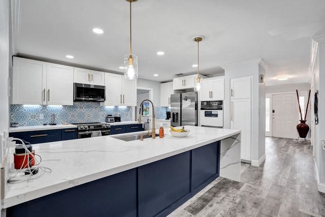 1852 NW 82ND Avenue, Coral Springs, FL 33071
