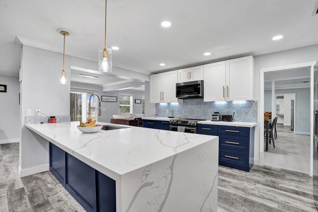 1852 NW 82ND Avenue, Coral Springs, FL 33071