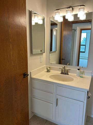 6615 Lake Shore Drive S 900, Richfield, MN 55423