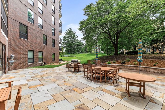 6615 Lake Shore Drive S 900, Richfield, MN 55423