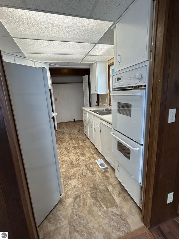 Image 11 of property listing at 5614 Cavender Drive, Shepherd, MI 48883