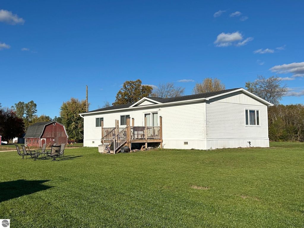 Image 3 of property listing at 5614 Cavender Drive, Shepherd, MI 48883
