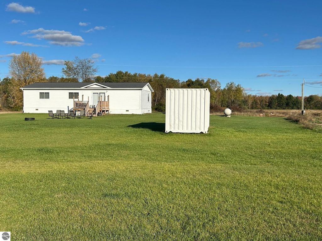 Image 8 of property listing at 5614 Cavender Drive, Shepherd, MI 48883