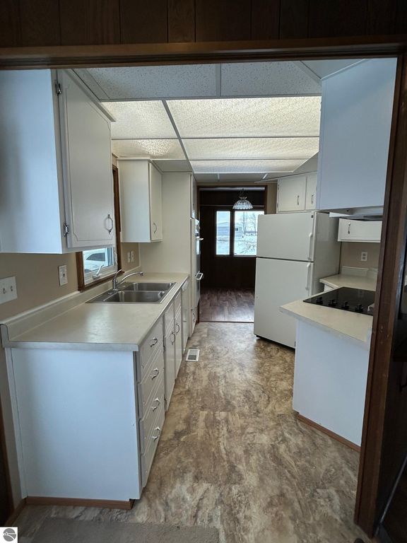 Image 9 of property listing at 5614 Cavender Drive, Shepherd, MI 48883