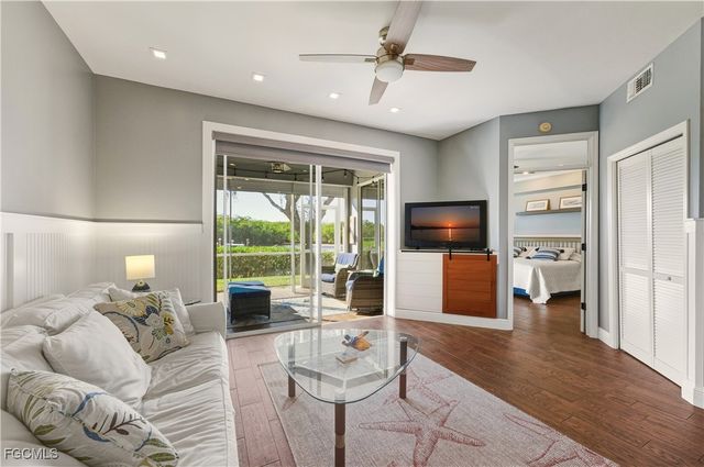 230 Newport DR 602, Naples, FL 34114