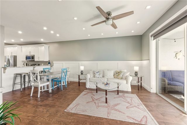 230 Newport DR 602, Naples, FL 34114