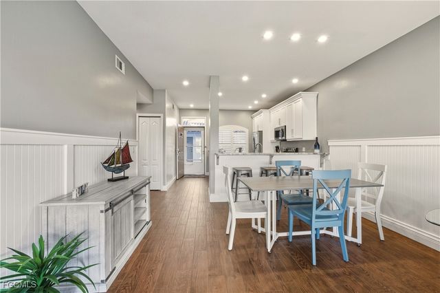 230 Newport DR 602, Naples, FL 34114