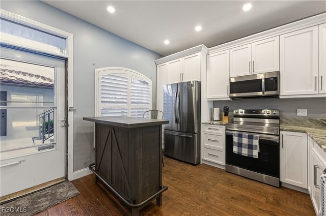 230 Newport DR 602, Naples, FL 34114