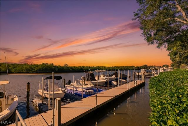 230 Newport DR 602, Naples, FL 34114