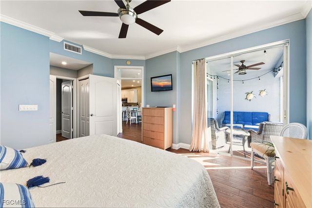 230 Newport DR 602, Naples, FL 34114