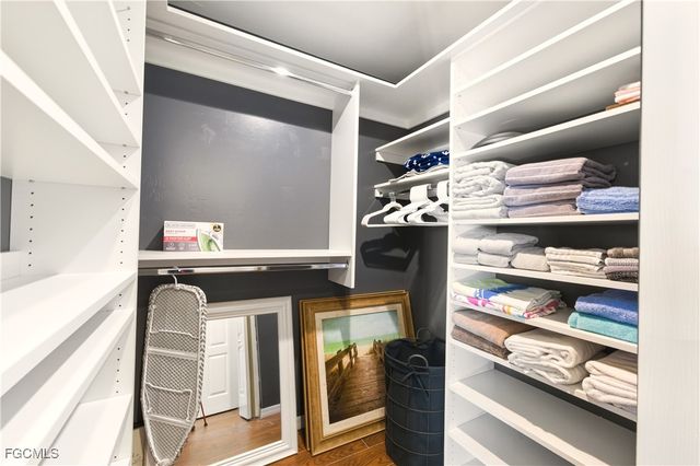 230 Newport DR 602, Naples, FL 34114