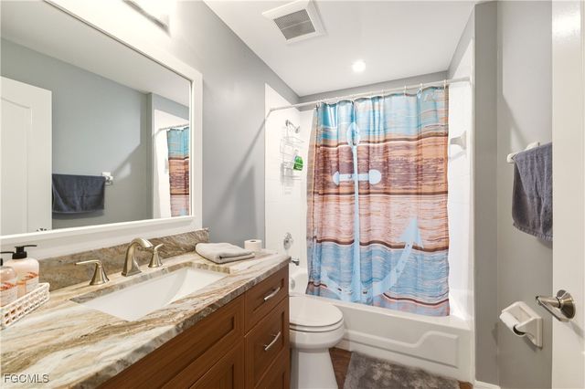 230 Newport DR 602, Naples, FL 34114