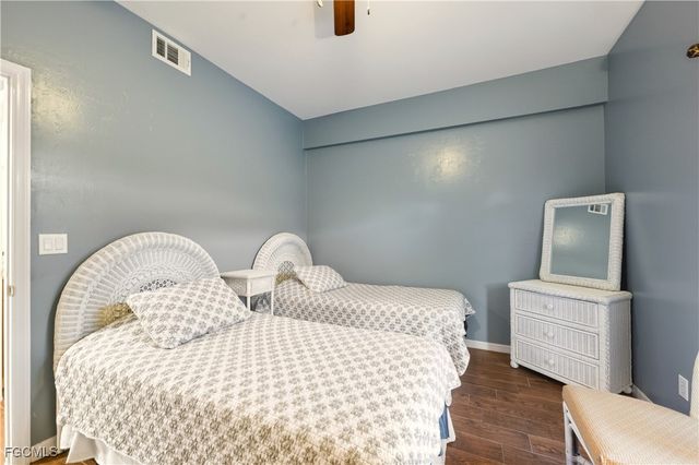 230 Newport DR 602, Naples, FL 34114