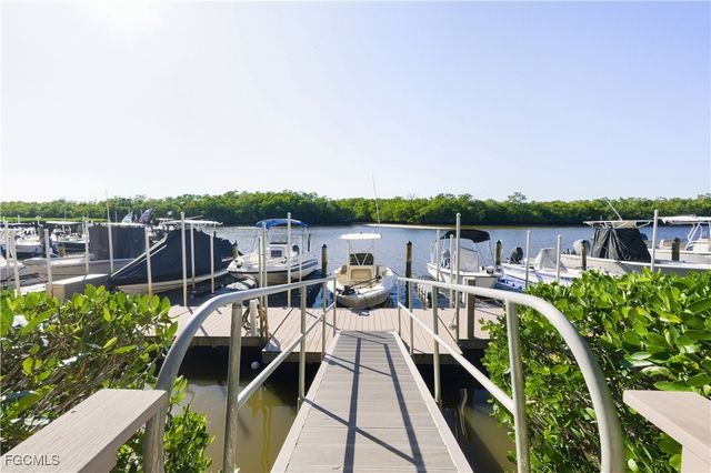 230 Newport DR 602, Naples, FL 34114