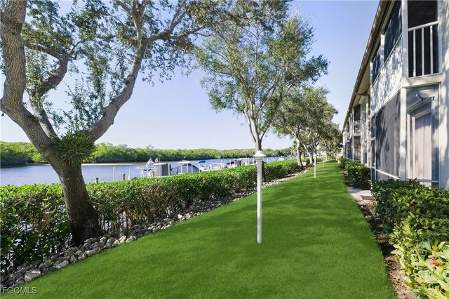 230 Newport DR 602, Naples, FL 34114