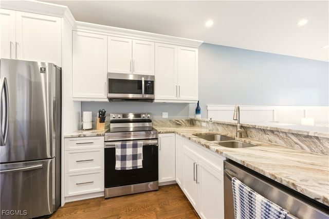 230 Newport DR 602, Naples, FL 34114