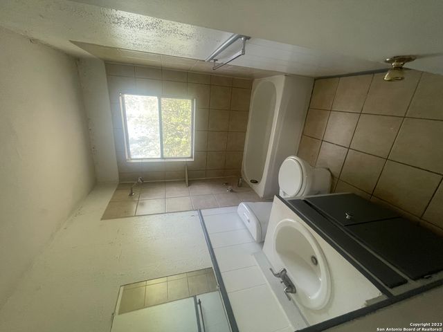 4512 SLAYDEN DR, San Antonio, TX 78228