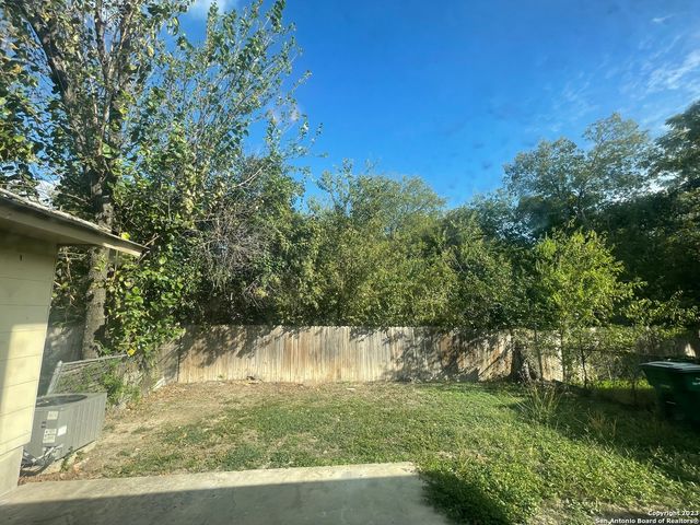 4512 SLAYDEN DR, San Antonio, TX 78228