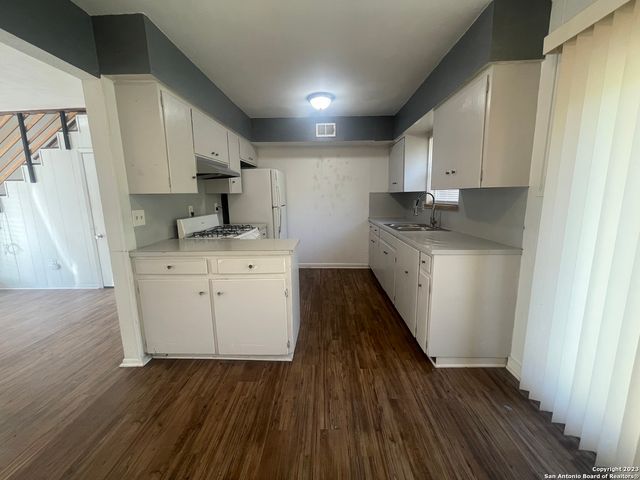 4512 SLAYDEN DR, San Antonio, TX 78228