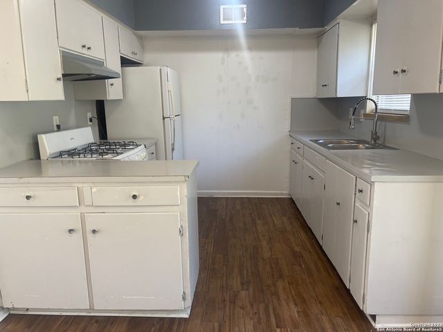 4512 SLAYDEN DR, San Antonio, TX 78228