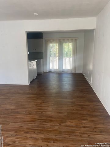 4512 SLAYDEN DR, San Antonio, TX 78228