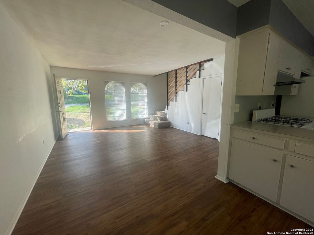 4512 SLAYDEN DR, San Antonio, TX 78228