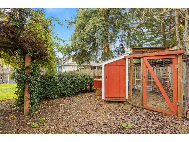 126 SONGBIRD Ct, Roseburg, OR 97470