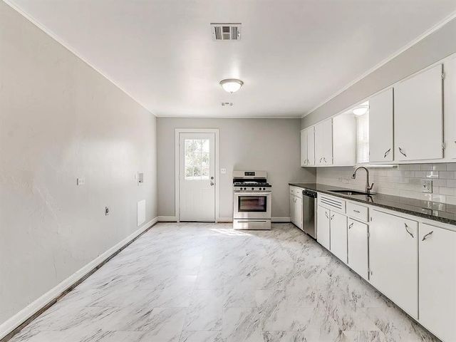 2933 Woodlawn Drive, Moore, OK 73160