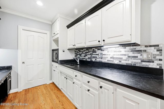 5600 Chapel View Way, Crestwood, KY 40014