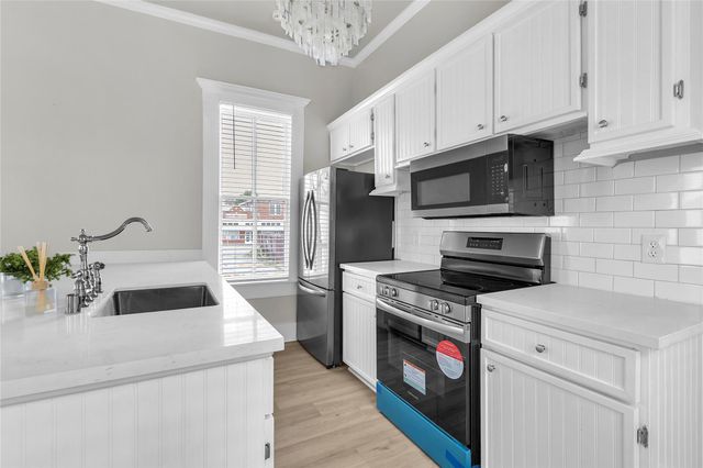 3907 Ursuline Street, Galveston, TX 77550