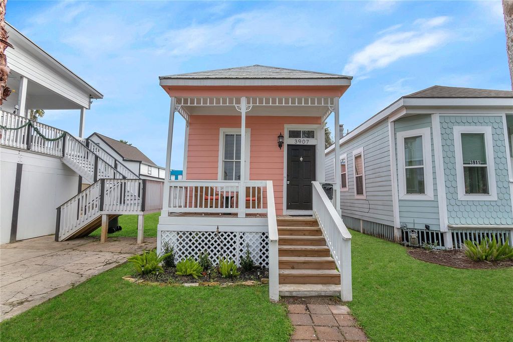 3907 Ursuline Street, Galveston, TX 77550