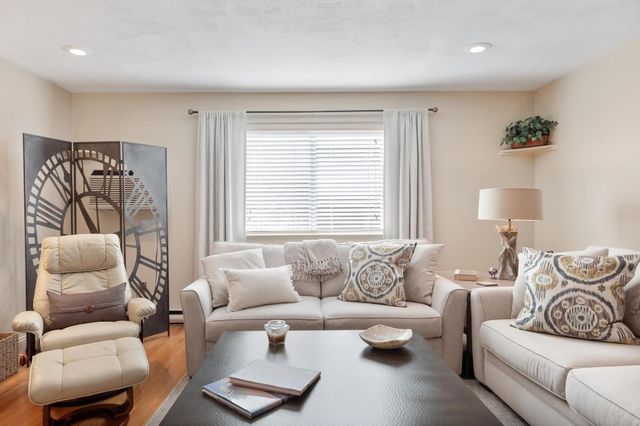 16 Appleton Park E4, Ipswich, MA 01938