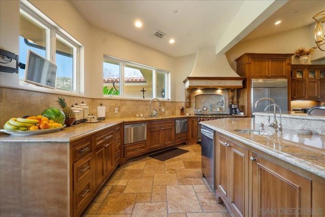 1015 Rachelle Way, El Cajon, CA 92019