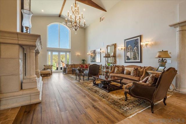 1015 Rachelle Way, El Cajon, CA 92019