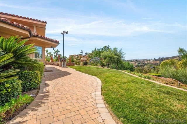 1015 Rachelle Way, El Cajon, CA 92019