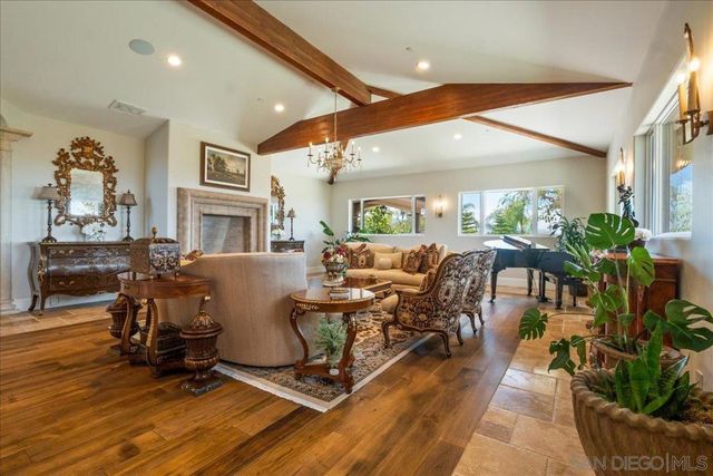 1015 Rachelle Way, El Cajon, CA 92019