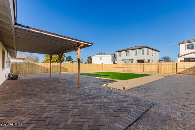 637 N SUNSET Drive, Chandler, AZ 85225