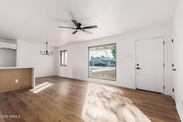 637 N SUNSET Drive, Chandler, AZ 85225