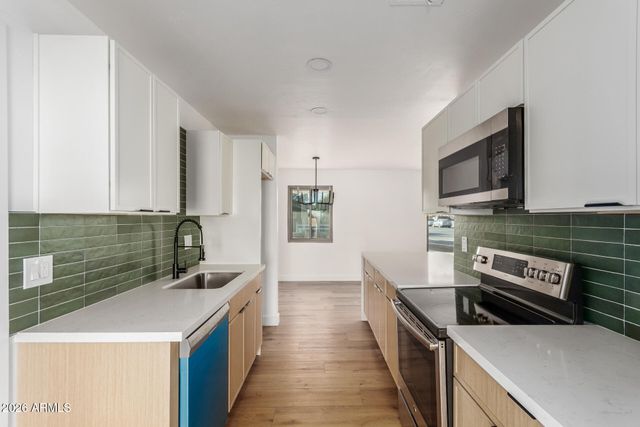 637 N SUNSET Drive, Chandler, AZ 85225