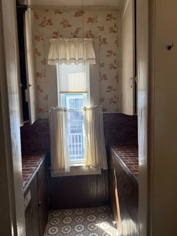 31 Waite St, Lowell, MA 01851