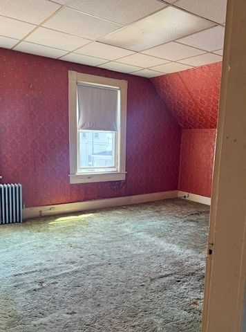 31 Waite St, Lowell, MA 01851