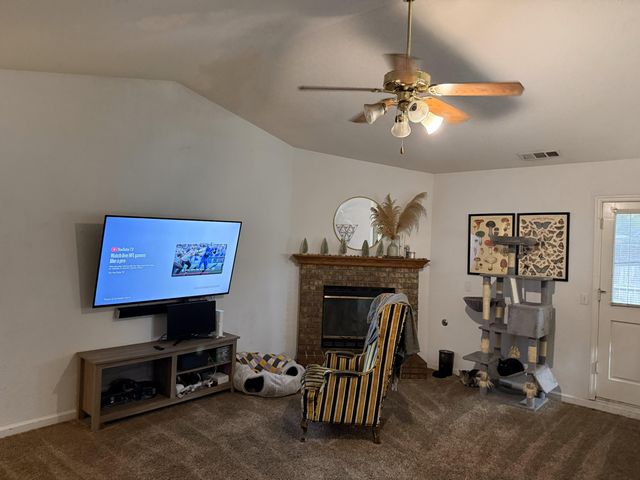 1923 E Sandalwood Avenue, Tulare, CA 93274