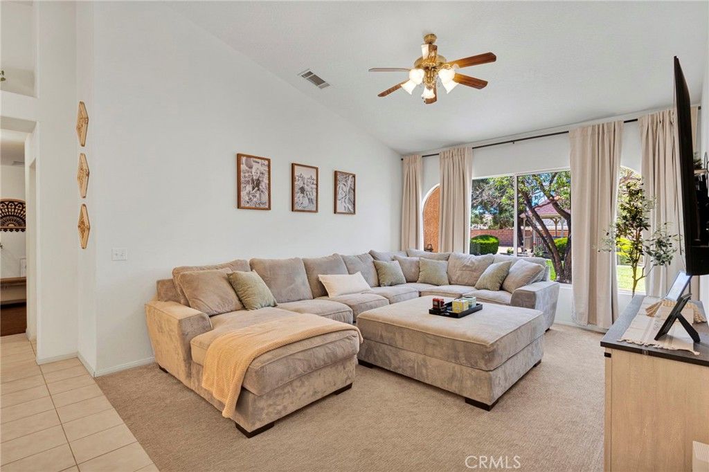 Image 10 of property listing at 19581 Powhatan Rd, Apple Valley, CA 92308