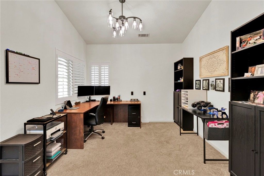 Image 14 of property listing at 19581 Powhatan Rd, Apple Valley, CA 92308