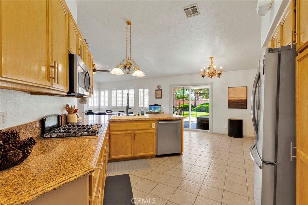 Image 15 of property listing at 19581 Powhatan Rd, Apple Valley, CA 92308