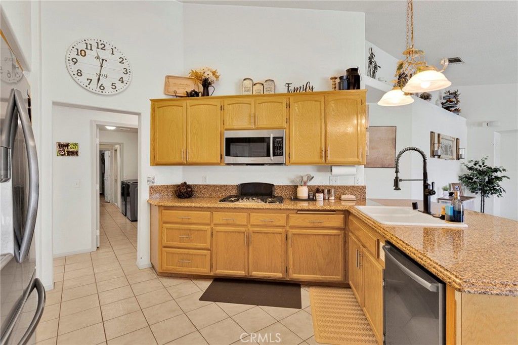 Image 16 of property listing at 19581 Powhatan Rd, Apple Valley, CA 92308