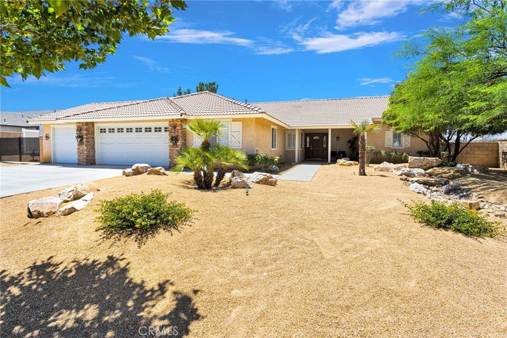 Image 3 of property listing at 19581 Powhatan Rd, Apple Valley, CA 92308