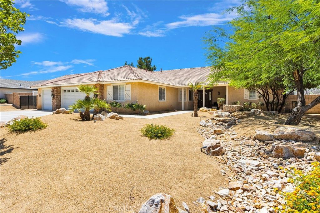 Image 4 of property listing at 19581 Powhatan Rd, Apple Valley, CA 92308